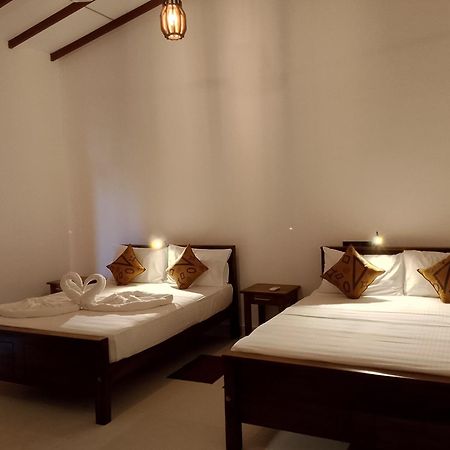 Hotel Malindu Yala Gate Tissamaharama Esterno foto
