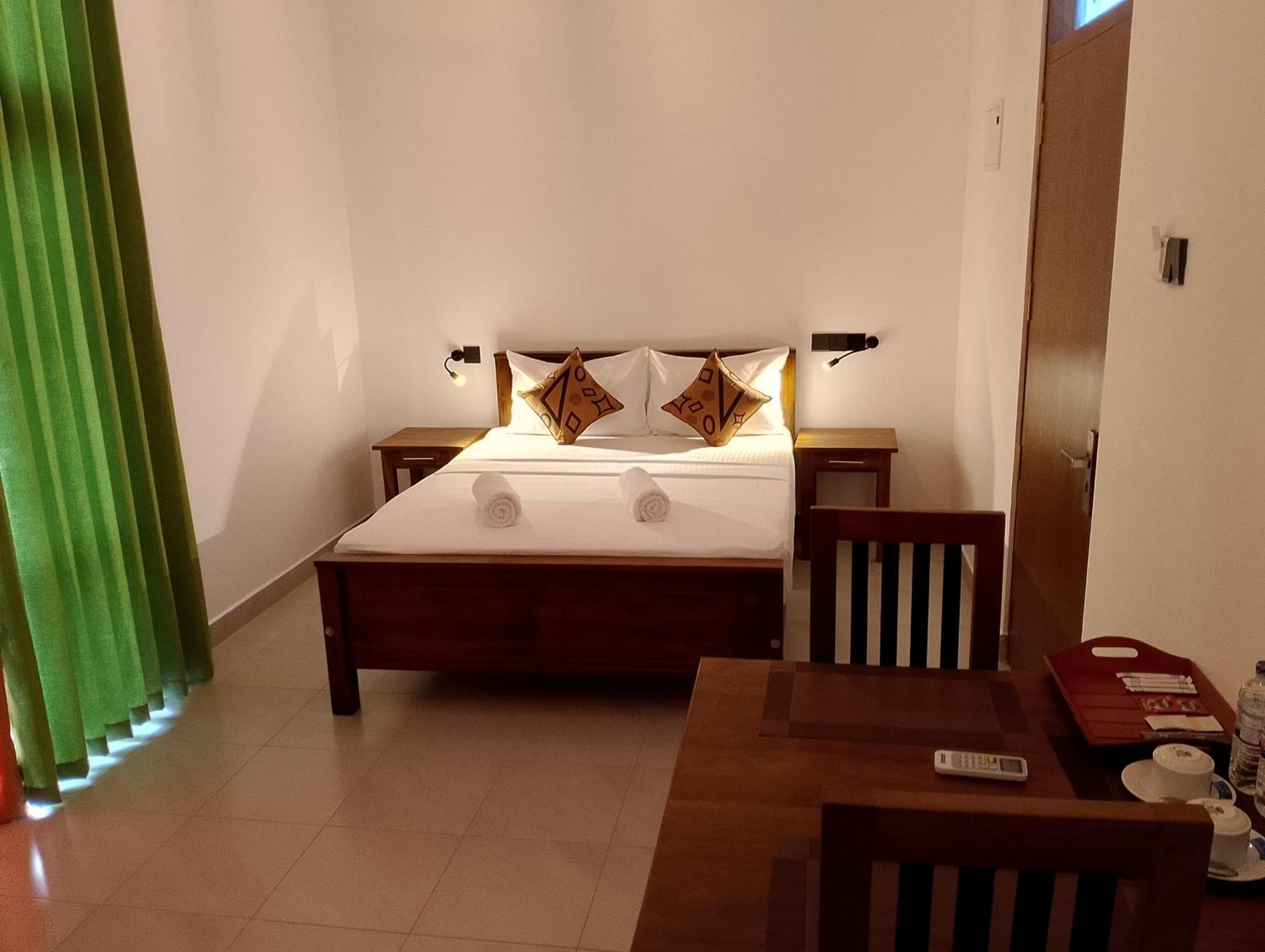 Hotel Malindu Yala Gate Tissamaharama Esterno foto