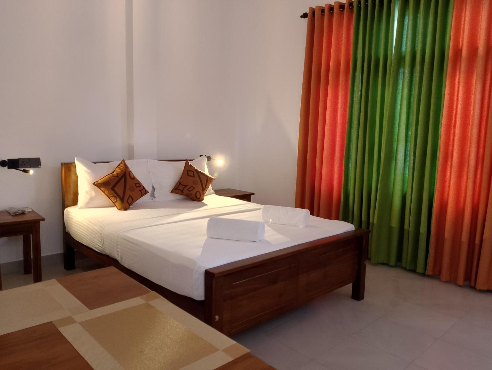 Hotel Malindu Yala Gate Tissamaharama Esterno foto