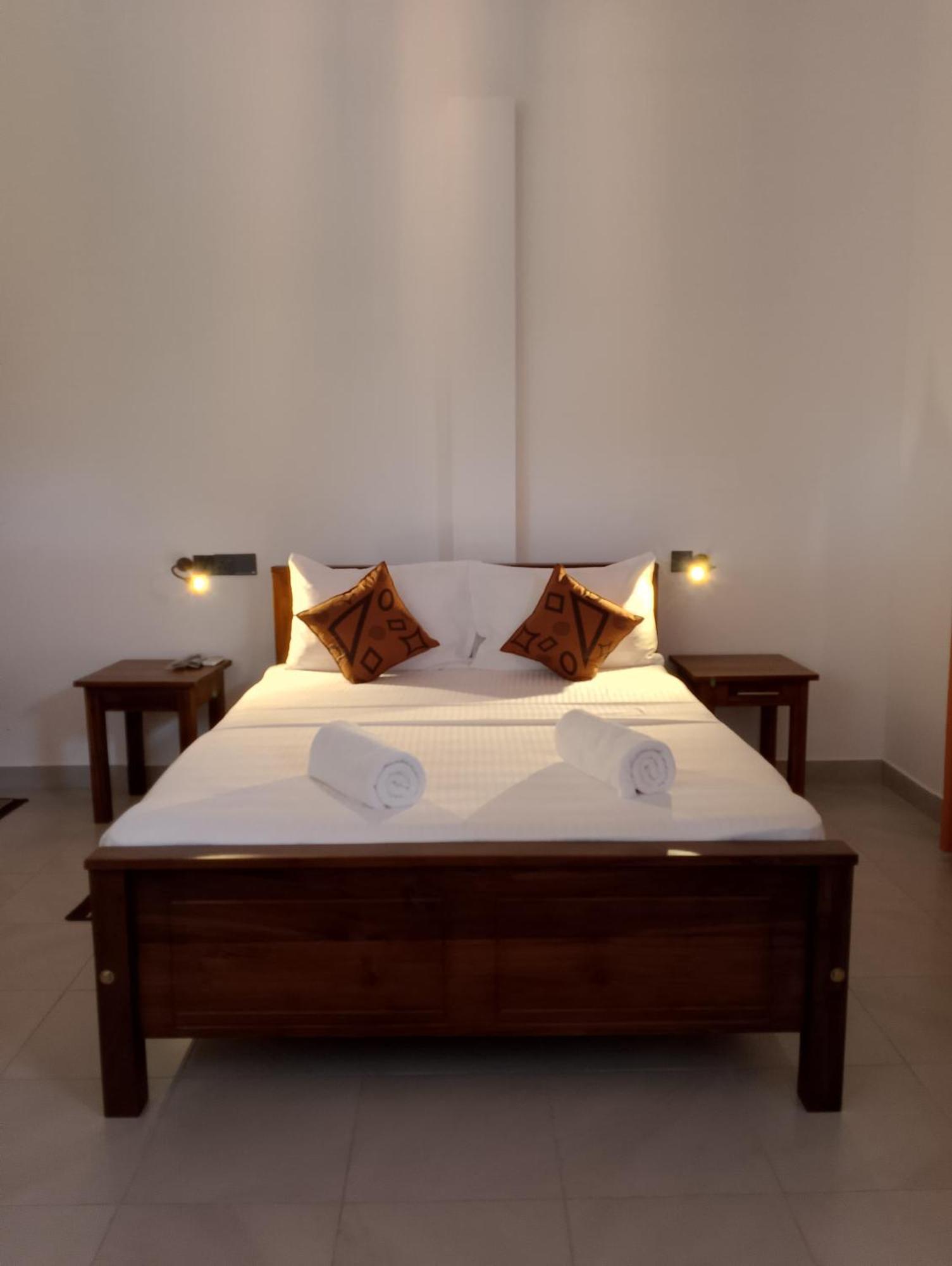 Hotel Malindu Yala Gate Tissamaharama Esterno foto
