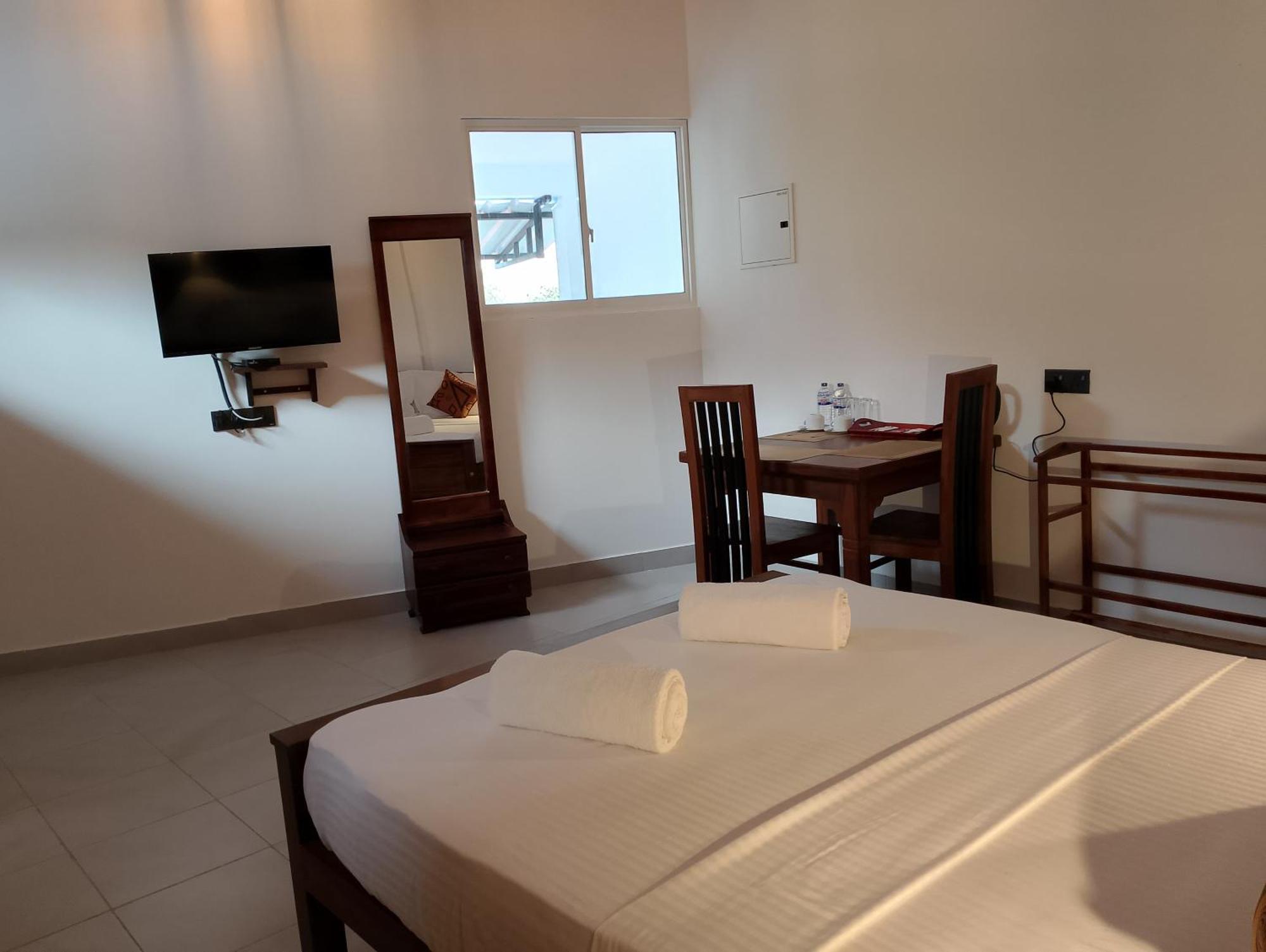 Hotel Malindu Yala Gate Tissamaharama Esterno foto
