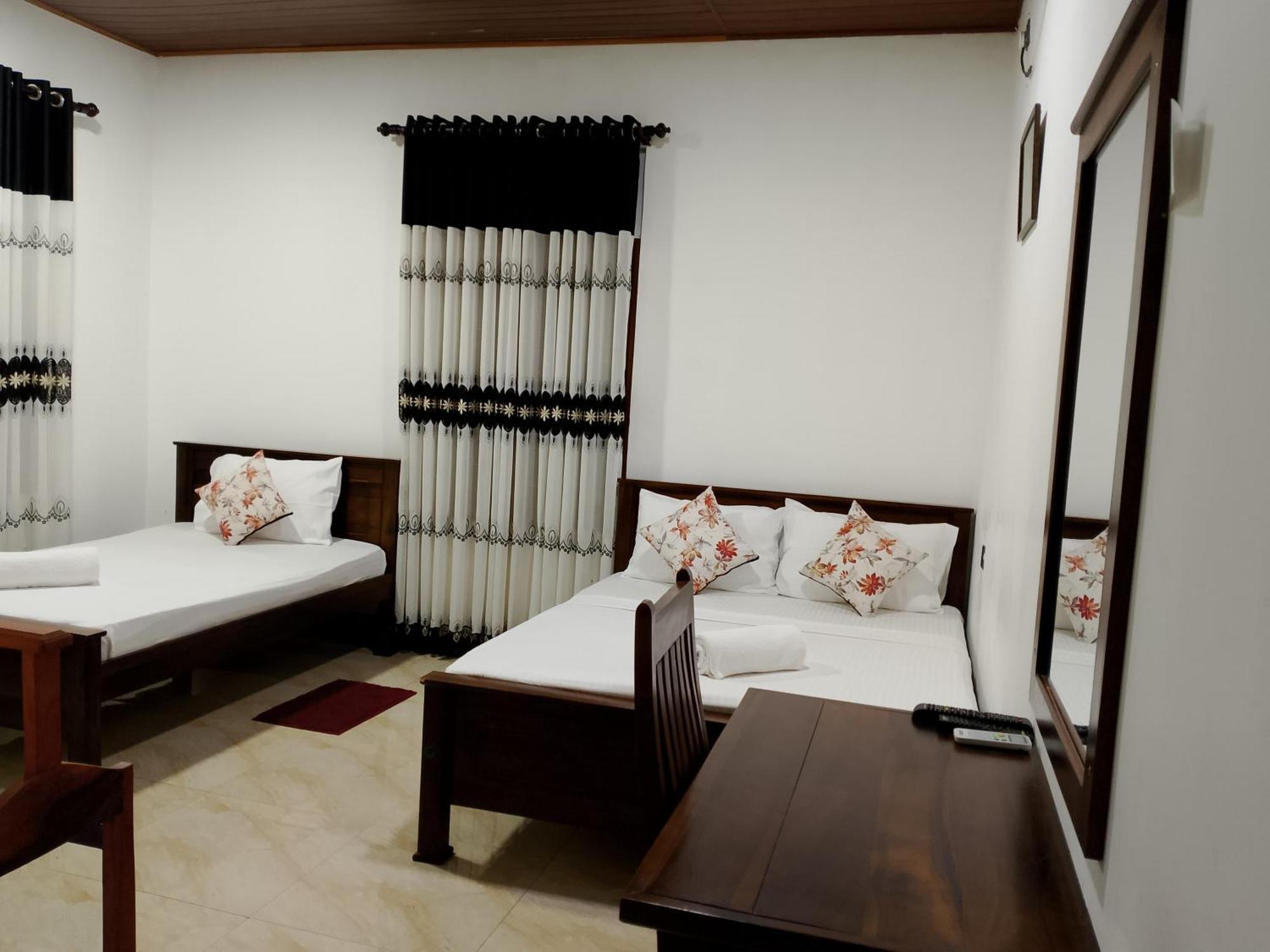 Hotel Malindu Yala Gate Tissamaharama Esterno foto