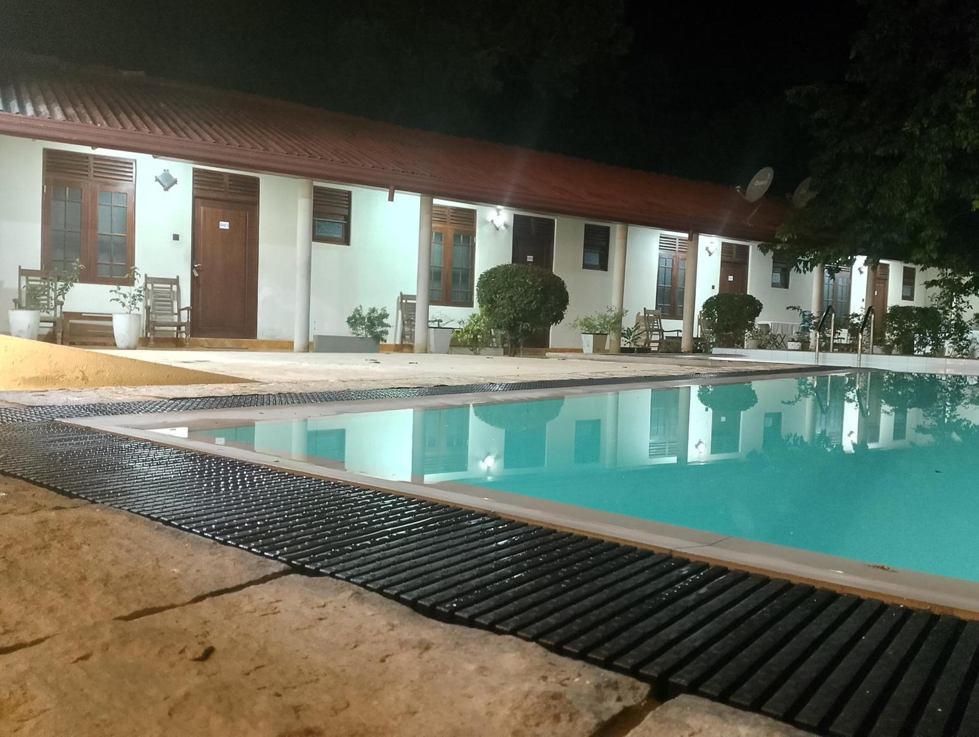 Hotel Malindu Yala Gate Tissamaharama Esterno foto