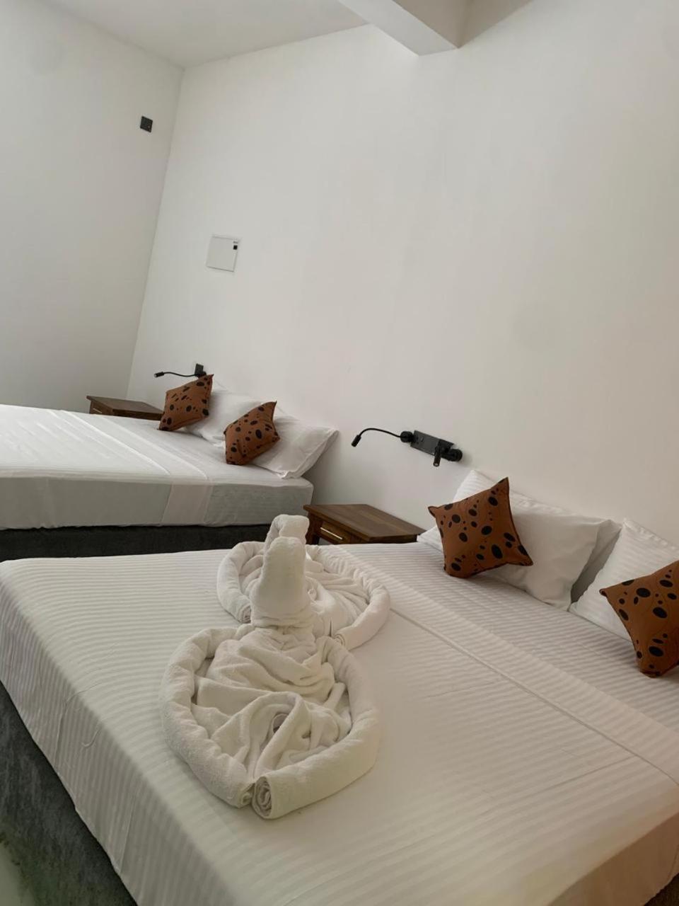 Hotel Malindu Yala Gate Tissamaharama Esterno foto