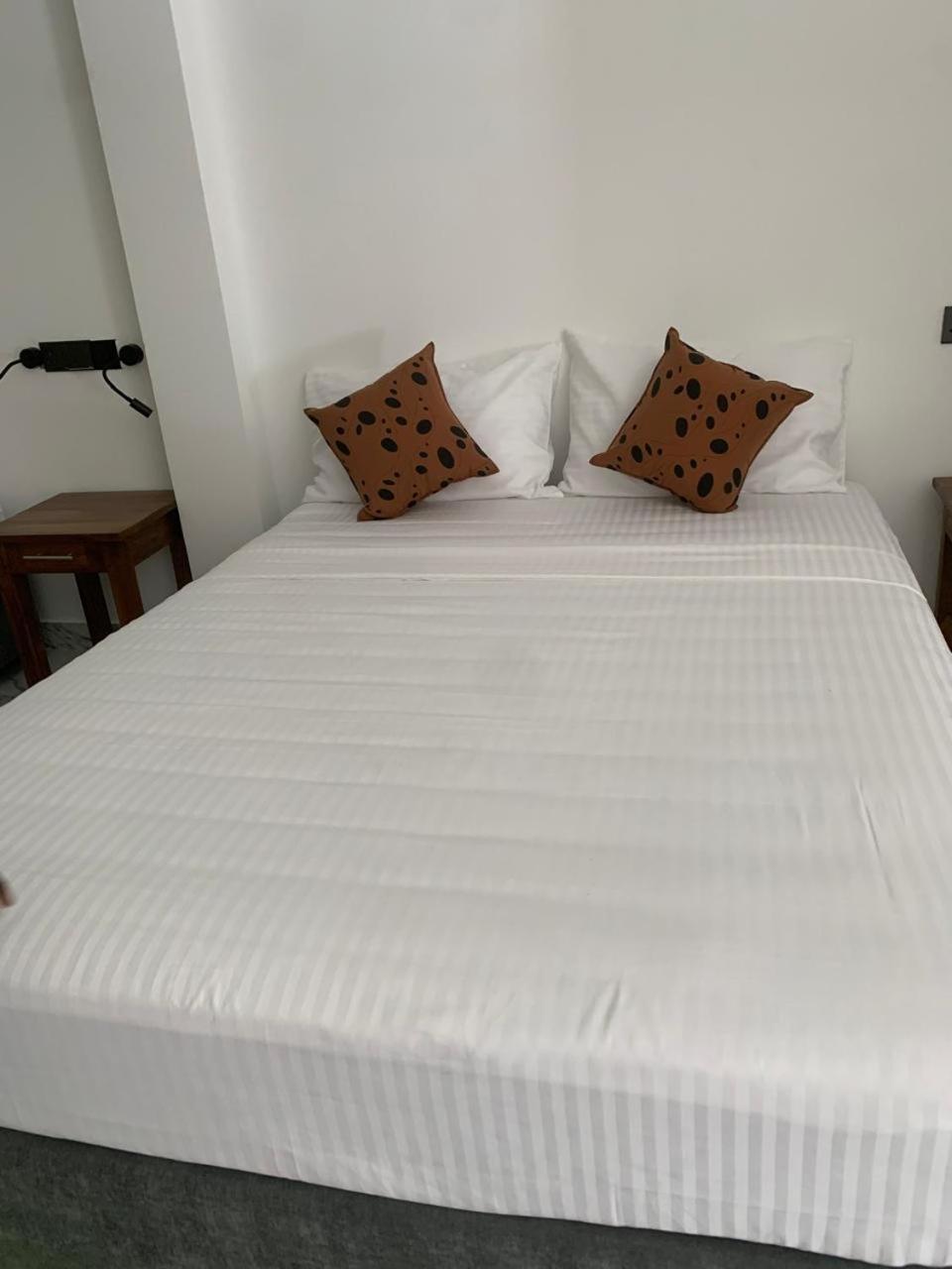 Hotel Malindu Yala Gate Tissamaharama Esterno foto