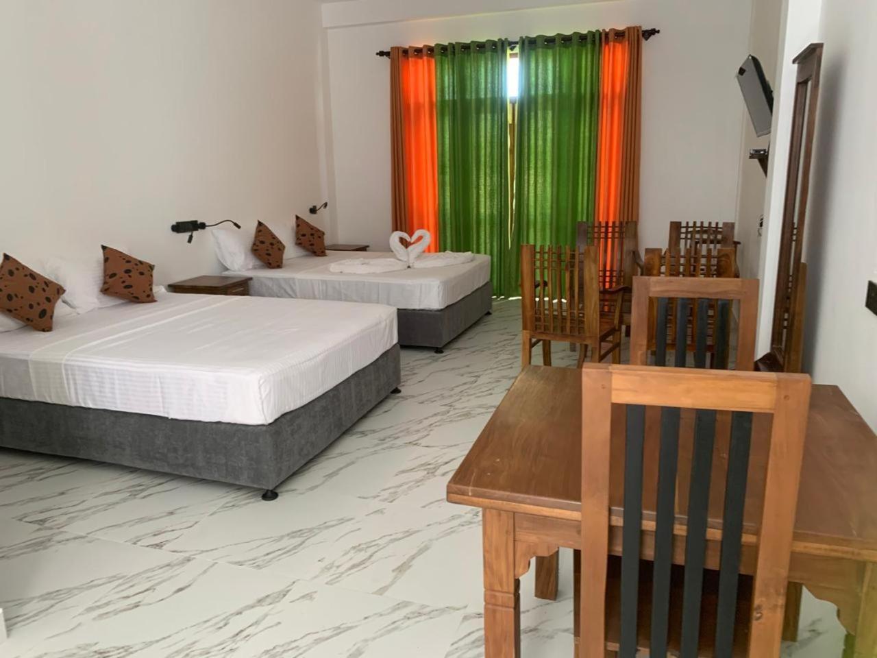 Hotel Malindu Yala Gate Tissamaharama Esterno foto